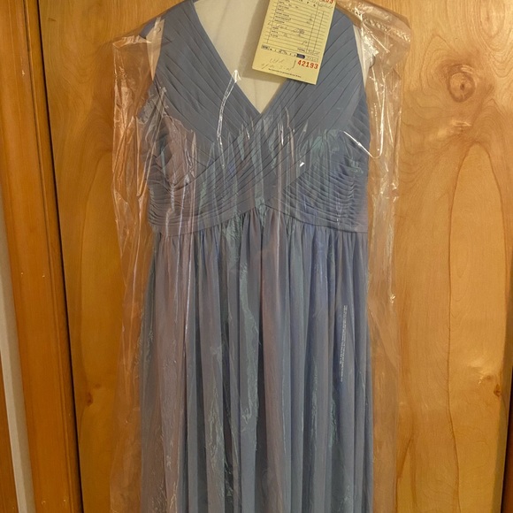 Tulle & Chantilly Bridesmaid or Prom Formal Dress - Picture 3 of 8